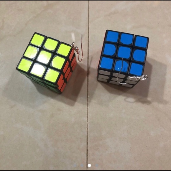 Rubik’s cube bundle: earrings, purse and tee - Picture 4 of 4